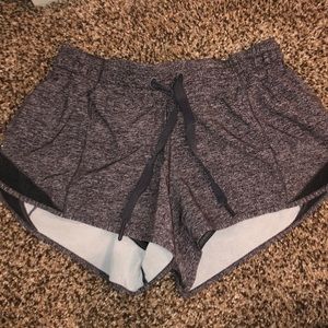 lululemon size 6 regular hotty hot shorts 2.5”